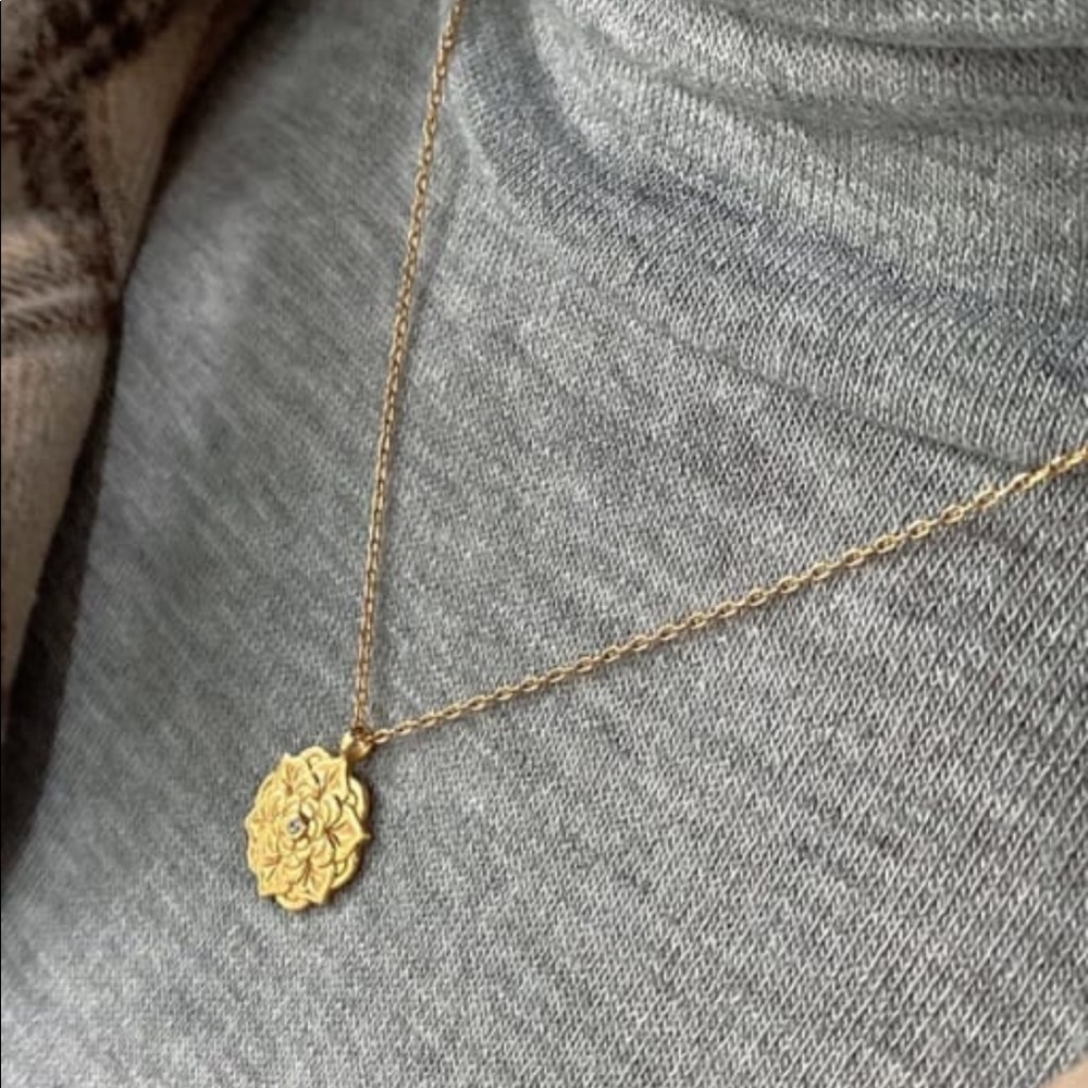 Simple Flower Pendant Necklace | 14k Gold Plated - Picture 2 of 5